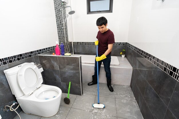 Bathroom Deep Cleaning